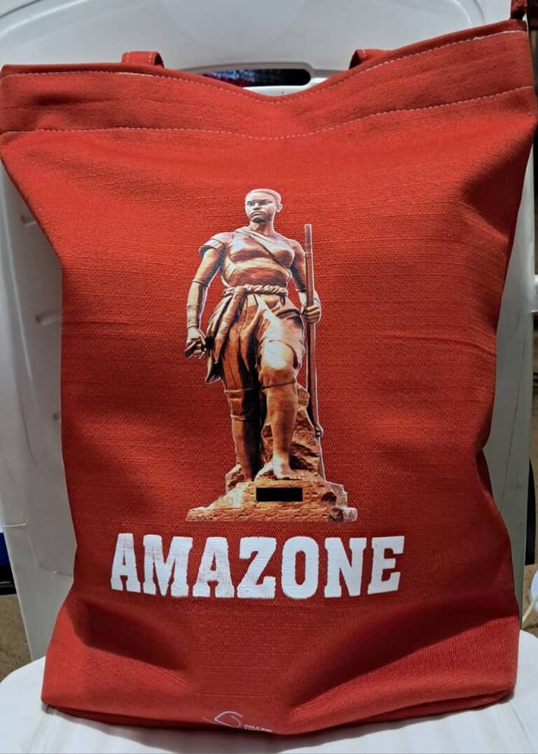 sac cabas rouge en toile avec motif imprimé amazone – pauline biowa